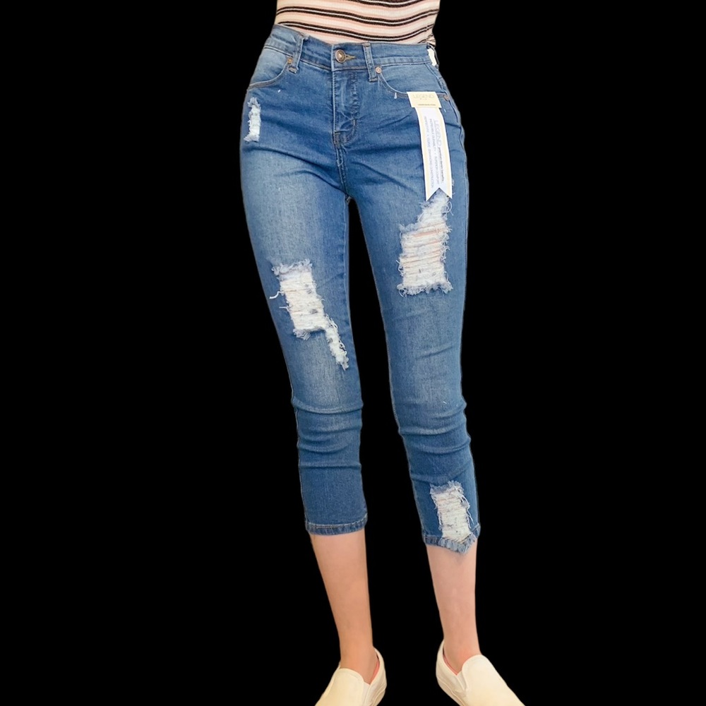 NWT Legend of London Distressed Capris Size 13